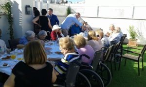 Desayuno de convivencia en el Centro de Mayores Fundomar San Isidoro
