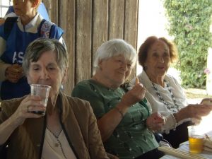 Los mayores de Fundomar visitan la Aldea del Rocío