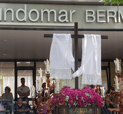 La Cruz de Mayo de Los Bermejales visita FUNDOMAR